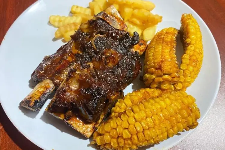 iga bakar Kelapa Gading dengan daging empuk dan bumbu meresap