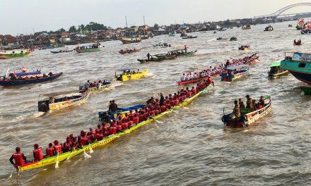 Bidar, Perlombaan Perahu Tradisional yang Hidup di Sungai Musi