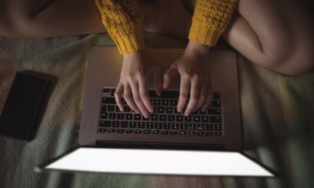 Love Bombing dan Manipulasi Emosi dalam Kasus Love Scamming