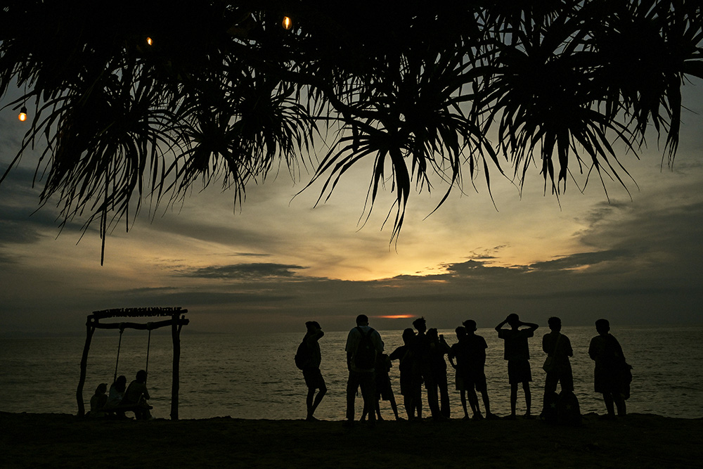 Ilustrasi seseorang mengalami post holiday blues setelah liburan berakhir