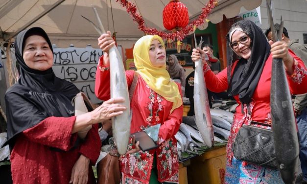 Foto: Semarak Festival Bandeng Rawa Belong di Jakarta Barat