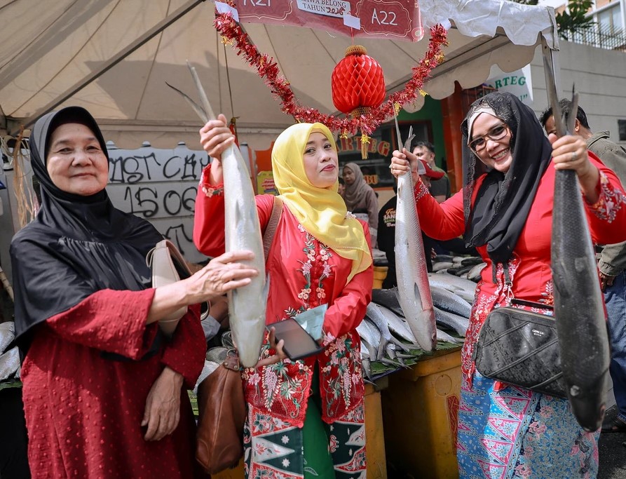 Suasana meriah Festival Bandeng Rawa Belong