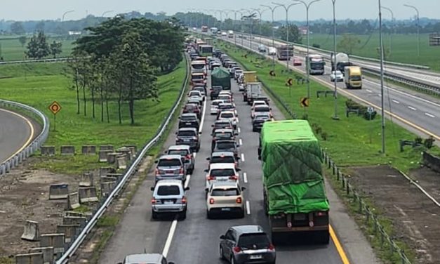 Perbaikan Jalan Bikin Tol Cipali KM 158 Arah Cirebon Macet