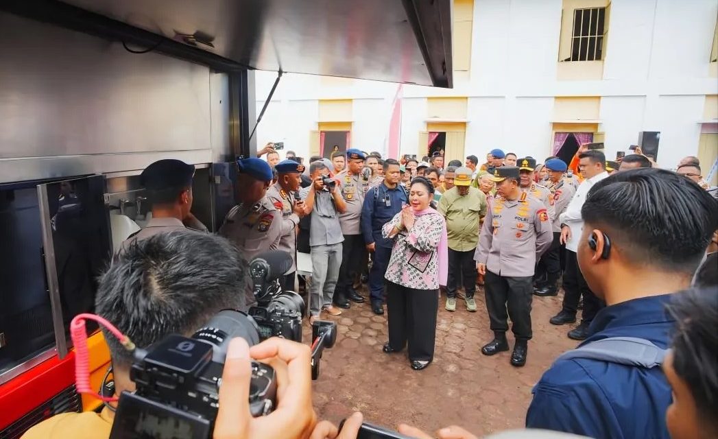 Kapolri dan Ketua Komisi IV Salurkan 16 Truk Bantuan di Tapteng