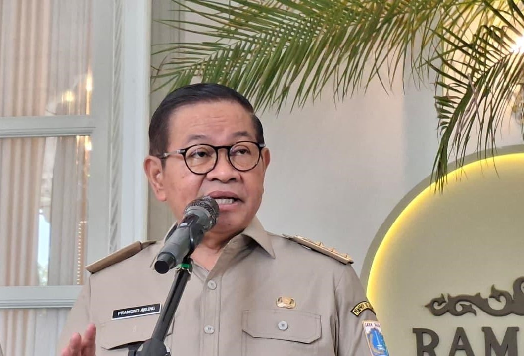 Pramono Anung Salat Id di Masjid Istiqlal