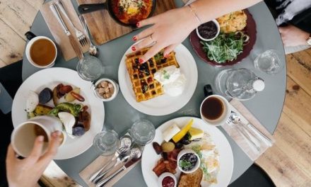 Hati-hati! 5 Kebiasaan Saat Lebaran yang Bikin Berat Badan Naik