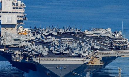 Terbakar di Tengah Konflik Iran, Kapal Induk AS Mundur