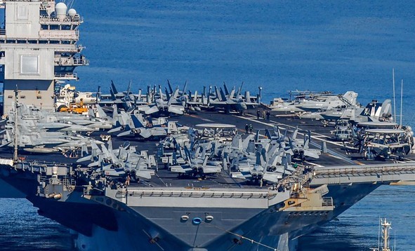 Terbakar di Tengah Konflik Iran, Kapal Induk AS Mundur