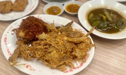 Legenda Tiga Ayam Bandung, Tempat Makan Ayam Goreng Favorit