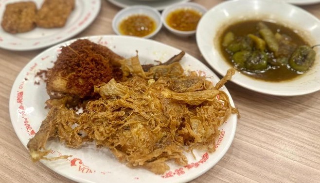 Legenda Tiga Ayam Bandung, Tempat Makan Ayam Goreng Favorit