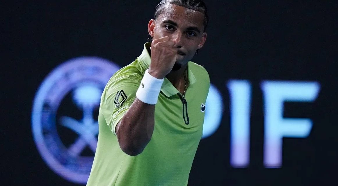 Arthur Fils Hancurkan Stefanos Tsitsipas di Miami Open 2026