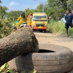 Warga Pasuruan Tutup Jalan, Protes Dampak Aktivitas Tambang
