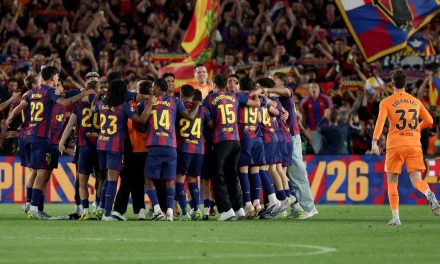 Barcelona Berduel dengan Bayern untuk Angkut Bek Man City Ini