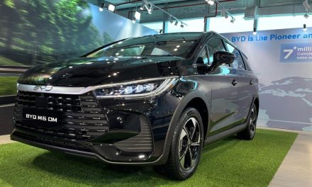 Teknologi Baru BYD M6 DM Bikin Mobil Hybrid Makin Efisien