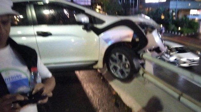 Kecelakaan di Tol Dalkot Slipi Bikin Arus Arah Semanggi Macet