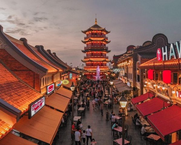 Kuliner halal di Pantjoran Chinatown PIK dengan suasana Chinatown