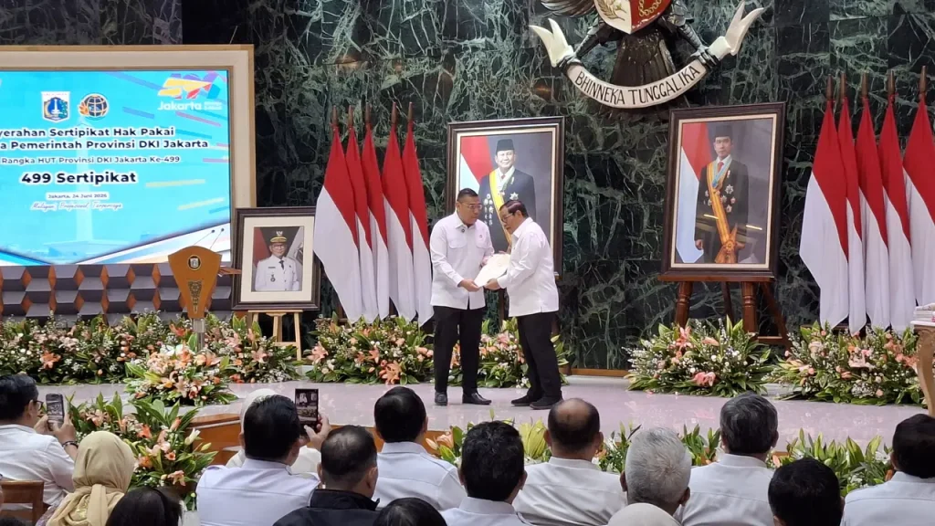 Gubernur DKI Jakarta Pramono Anung menerima 499 Sertifikat Hak Pakai