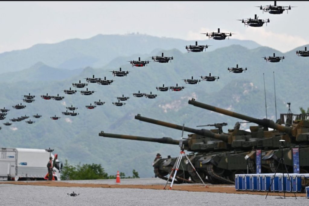 Prajurit militer Korea Selatan mengikuti pelatihan pengoperasian drone sebagai bagian dari modernisasi sistem pertahanan