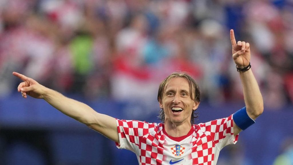 Luka Modric merayakan kemenangan Kroasia usai mencetak assist