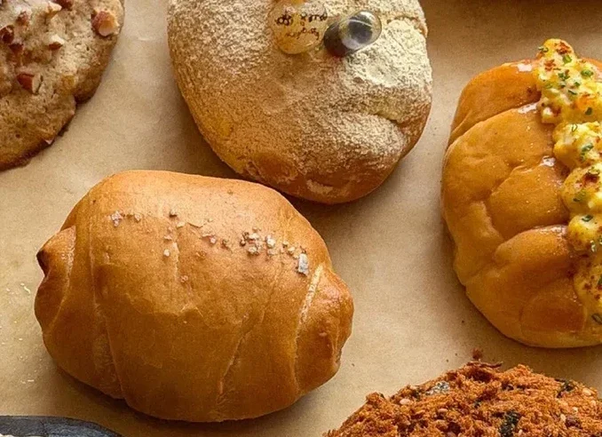 Salt bread enak di Gading Serpong dengan tekstur renyah dan aroma butter yang khas