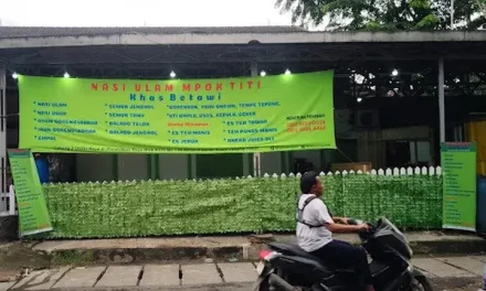 15 Tempat Nasi Ulam Legendaris di Jakarta yang Wajib Dicoba