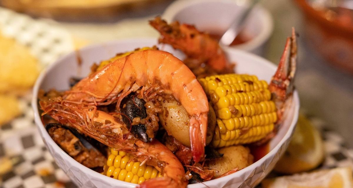 6 Tempat Makan Dekat Stasiun LRT Kelapa Gading, dari Seafood hingga Masakan Manado