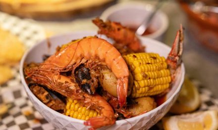 6 Tempat Makan Dekat Stasiun LRT Kelapa Gading, dari Seafood hingga Masakan Manado
